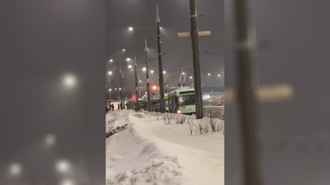 В Минске в утренний час пик массово встали троллейбусы. Синоптики объяснили, что происходит