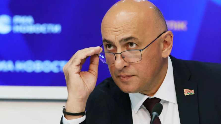 Глава Мининформа дал указание госСМИ: "Чтобы никогда горячая война на нашей территории не возникла"