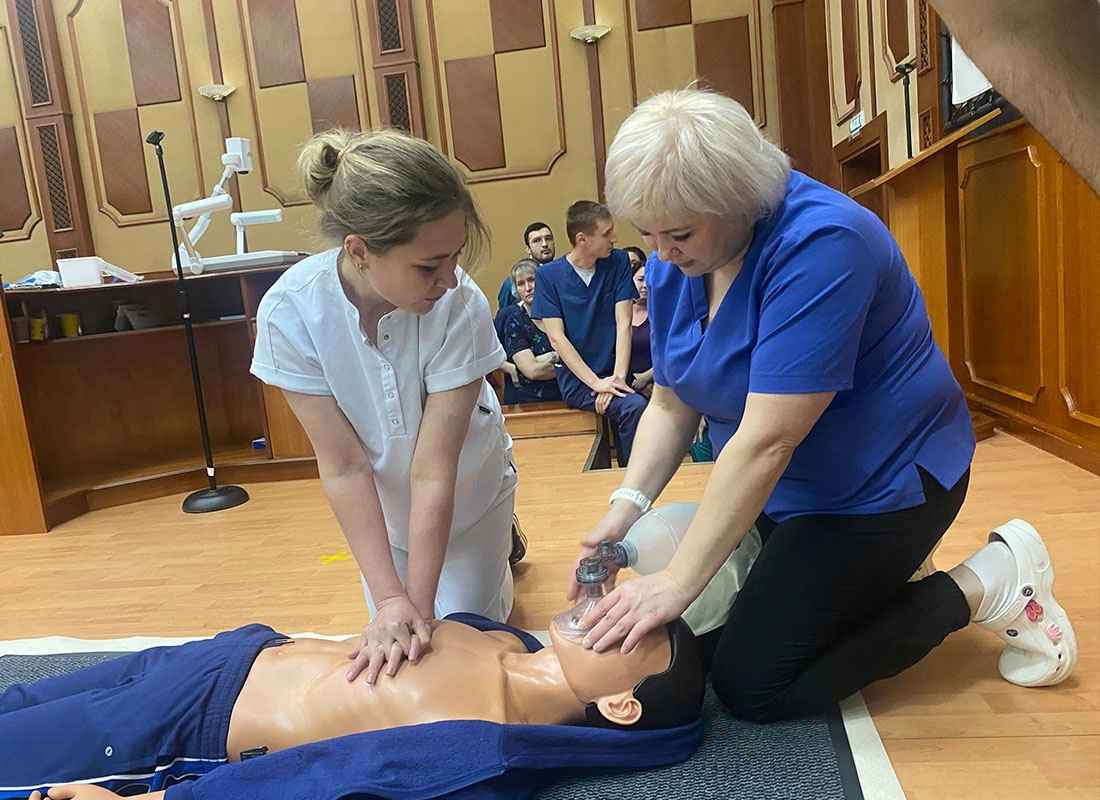 Минздрав и Минобразования пообещали научить 20 000 белорусских десятиклассников реанимации