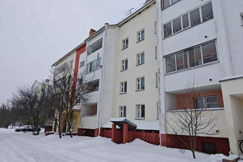 В Лоеве девушка открыла стрельбу с балкона многоэтажки