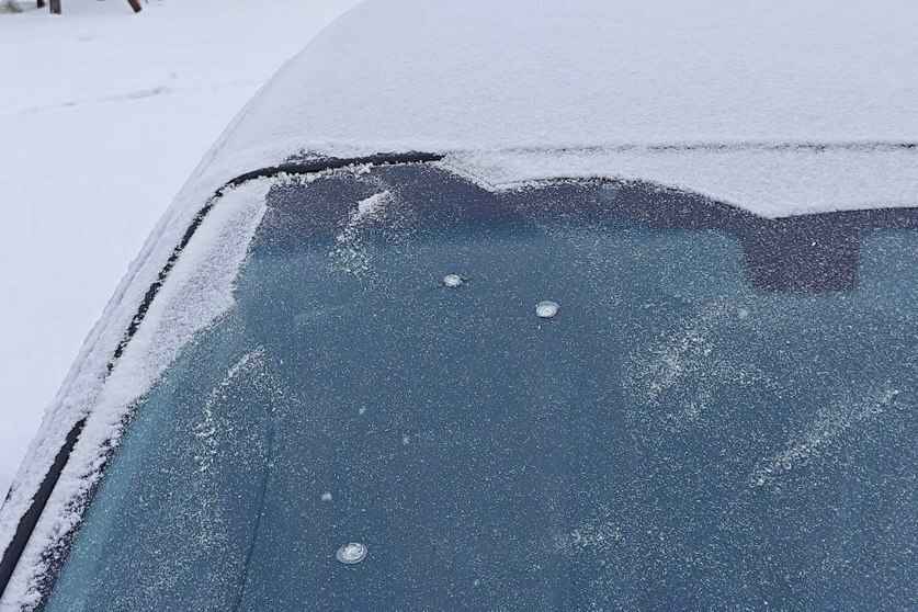 В Лоеве девушка открыла стрельбу с балкона многоэтажки