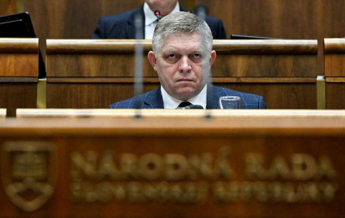 В Словакии полиция завела дело о госизмене на премьера Фицо