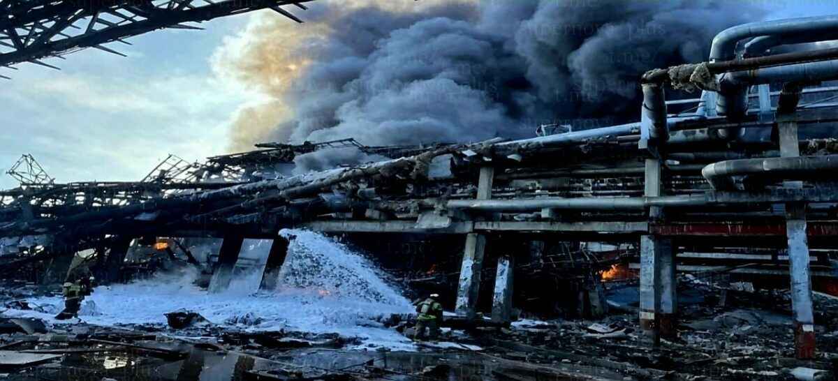 В России взорвался нефтехимический завод