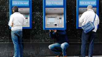 Карты второго белорусского банка запретили в Европе