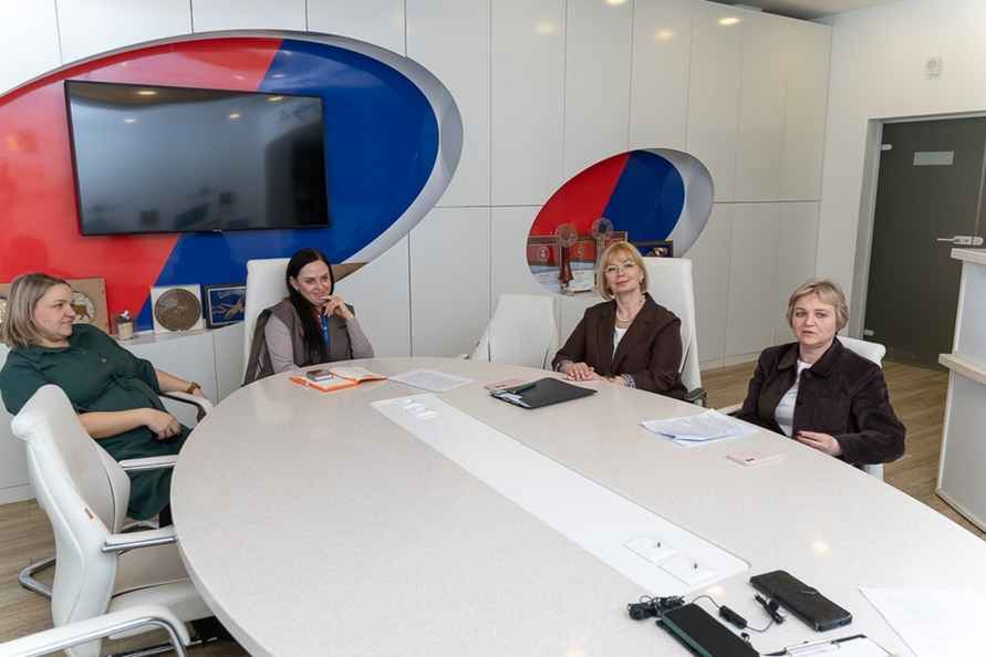 На фото эксперты ММЗ1. Telegraf.news / Алексей Смоленский