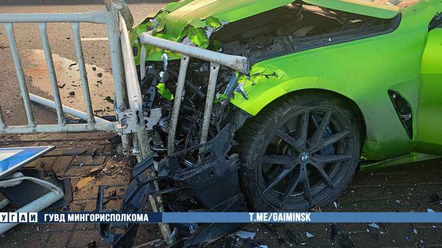 В центре Минска BMW протаранил остановку