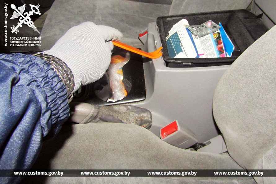 Таможня на примере показала белорусам, когда может забрать автомобиль на границе