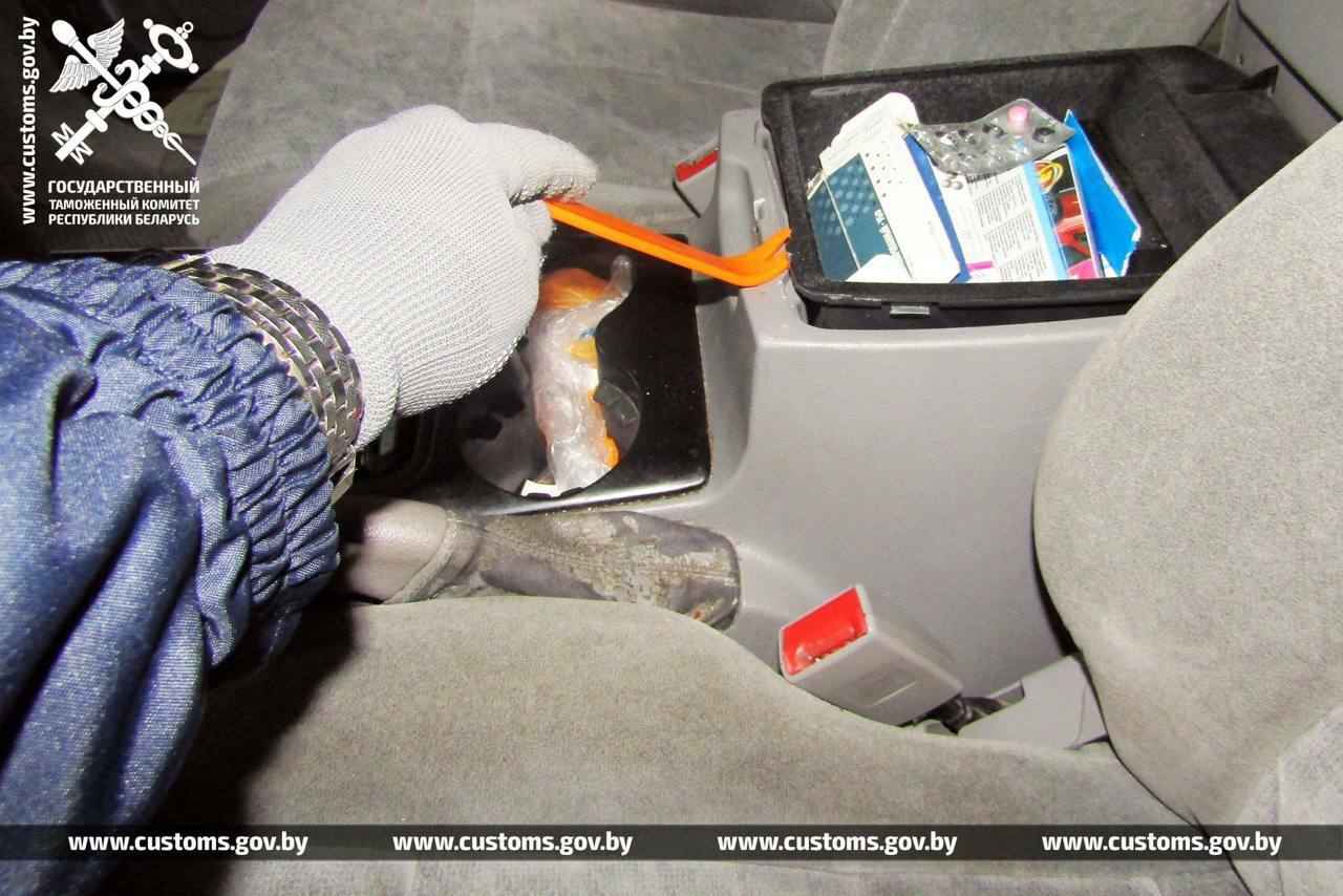 Таможня на примере показала белорусам, когда может забрать автомобиль на границе