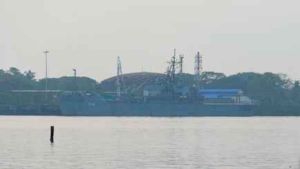 Иранский военный корабль со 180 матросами попросил убежище в Индии