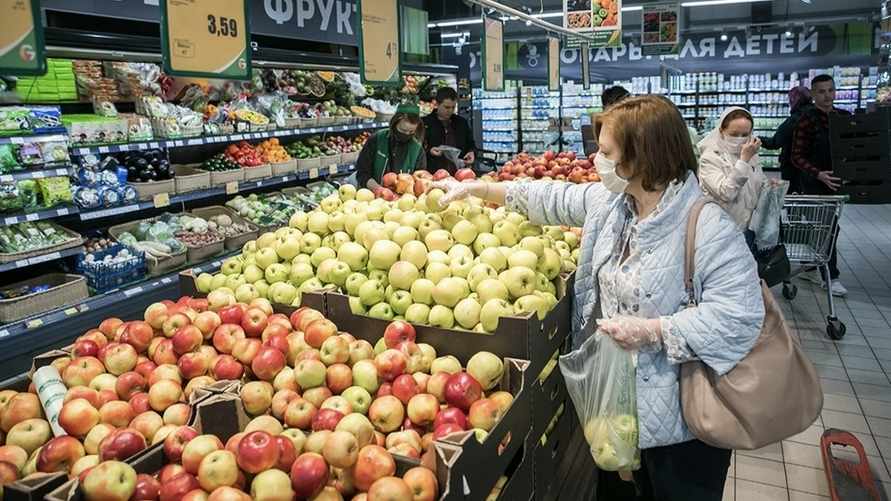 Карпович рассказал, что не так с белорусскими яблоками в магазинах: "Хочется другое взять"