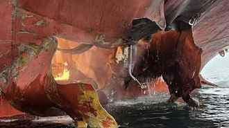 Появились кадры атакованного Ираном тайского сухогруза в Ормузском проливе