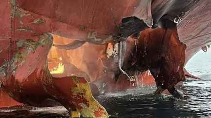 Появились кадры атакованного Ираном тайского сухогруза в Ормузском проливе