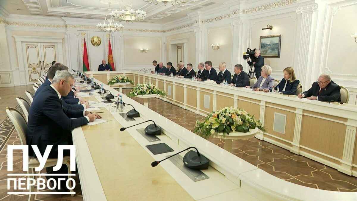 Лукашенко поручил силовикам "жёстко пресекать" такой бизнес в Беларуси