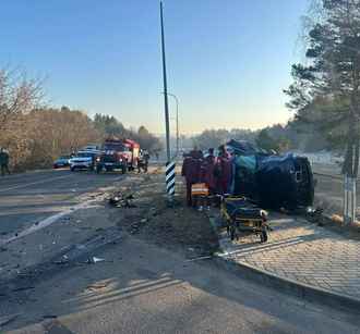 В Слониме «скорая» протаранила и перевернула BMW