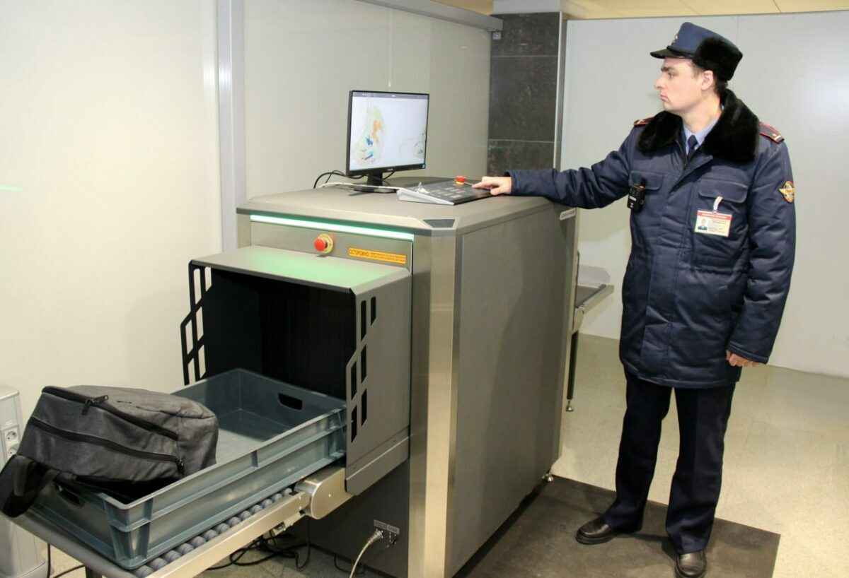 Минчанка поблагодарила метро за досмотр сумки сына: «Неожиданно полезная вещь»