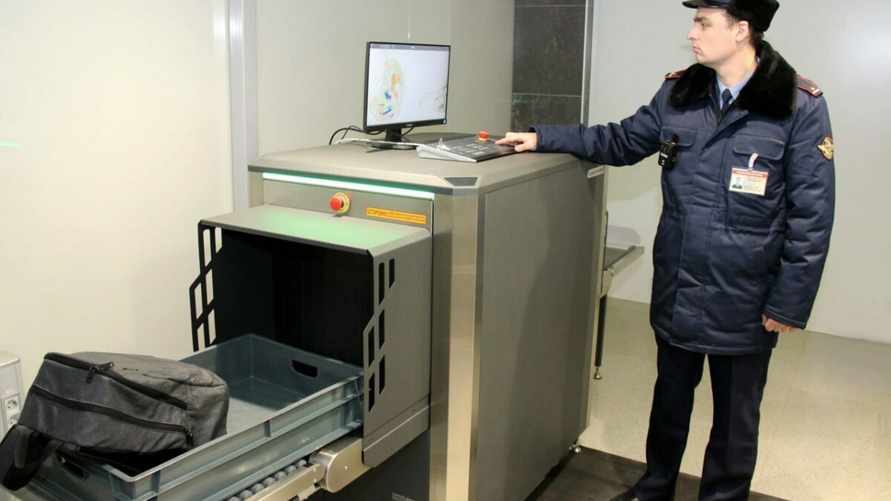 Минчанка поблагодарила метро за досмотр сумки сына: «Неожиданно полезная вещь»