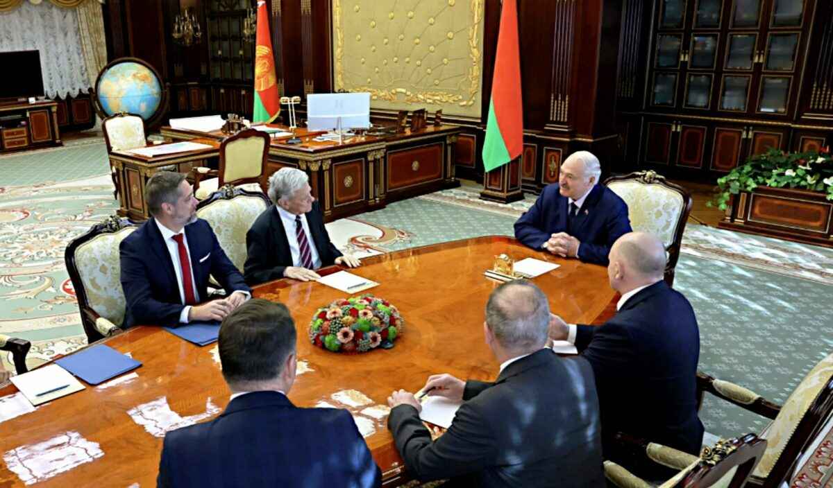 Лукашенко попросил передать в Белый дом: "Я сторонник Трампа"