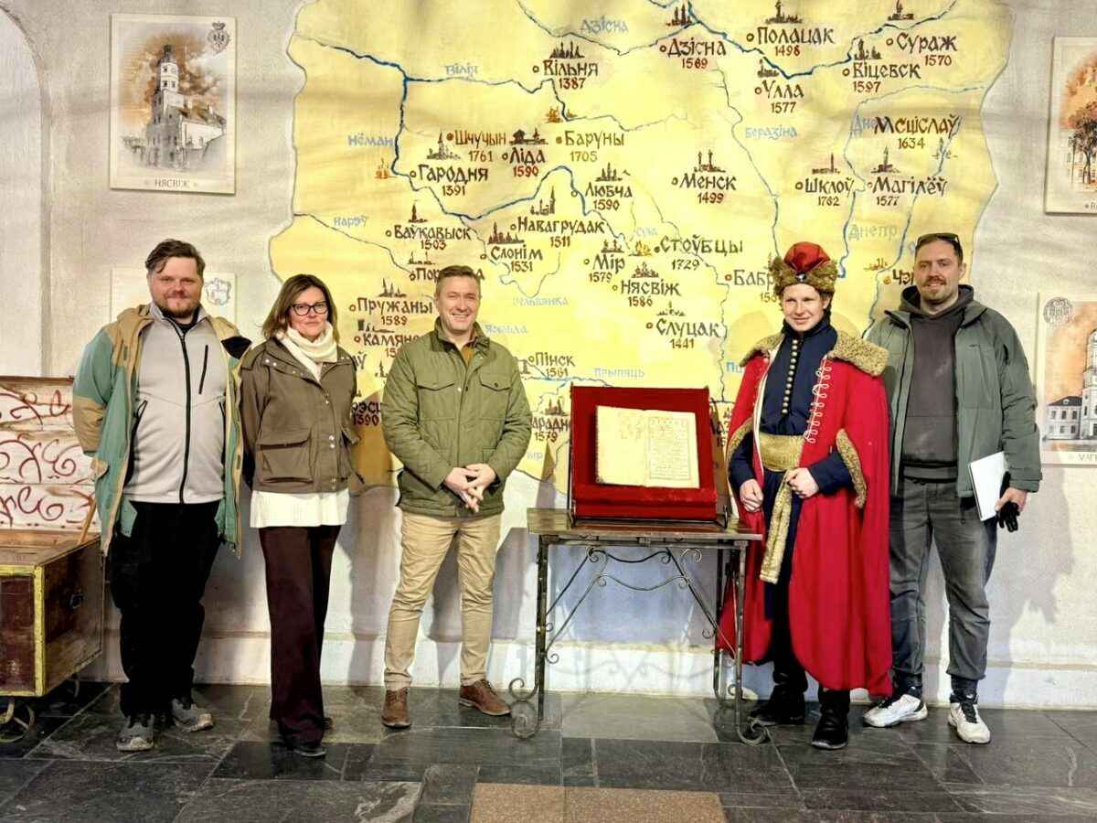 В Беларусь привезли оригинал Статута ВКЛ. Где может посмотреть любой желающий