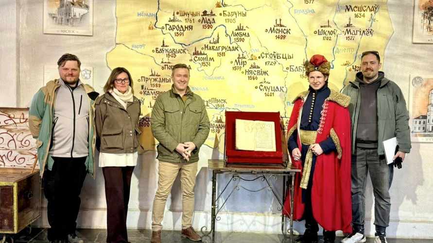 В Беларусь привезли оригинал Статута ВКЛ. Где может посмотреть любой желающий