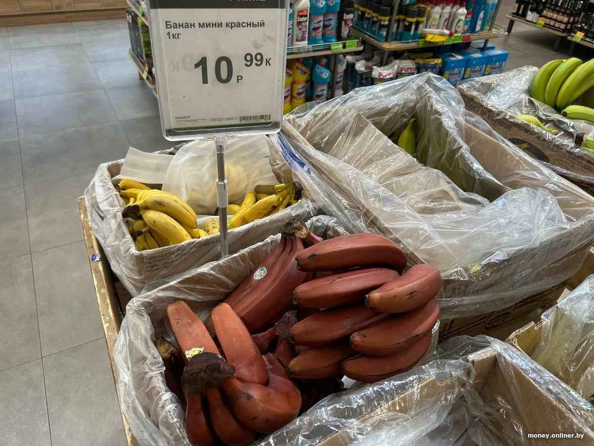 В Беларусь привезли красные бананы. Стоят в два раза дороже, а стоит ли покупать?