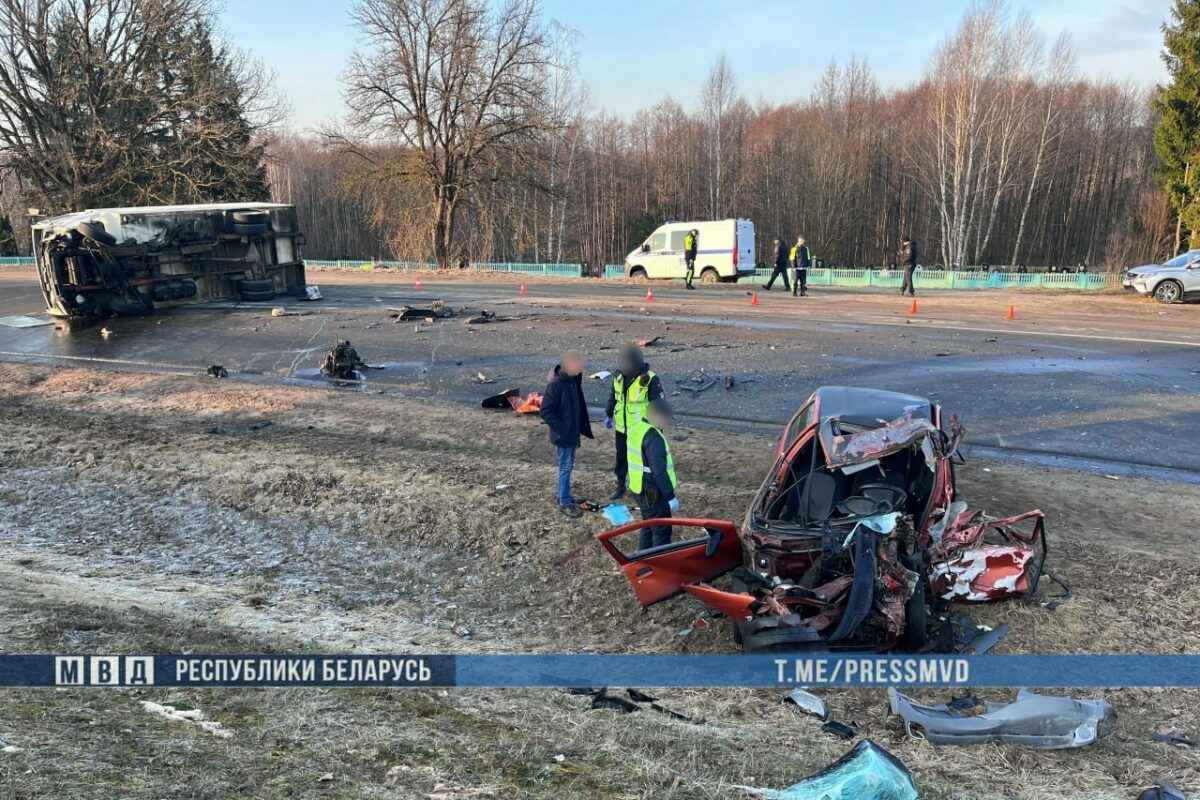 Под Молодечно два человека погибли в лобовом столкновении