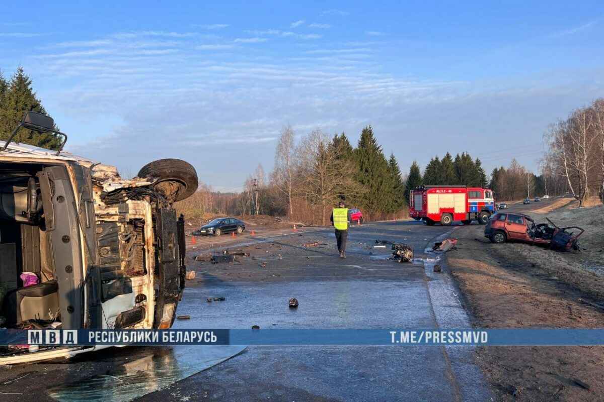 Под Молодечно два человека погибли в лобовом столкновении
