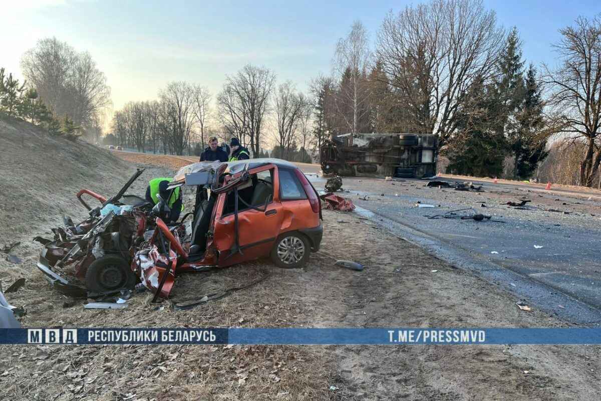 Под Молодечно два человека погибли в лобовом столкновении
