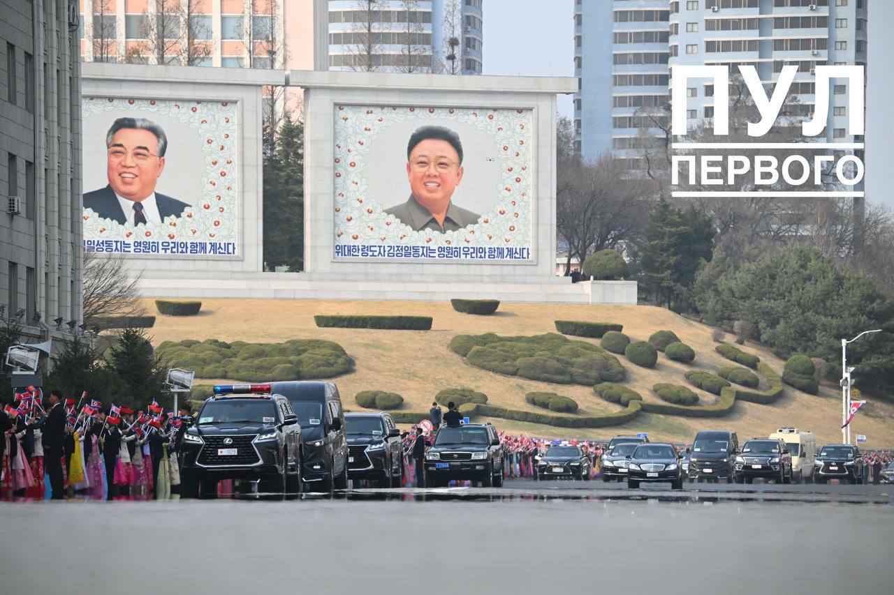 В КНДР для встречи Лукашенко устроили масштабный парад с салютом и конницей