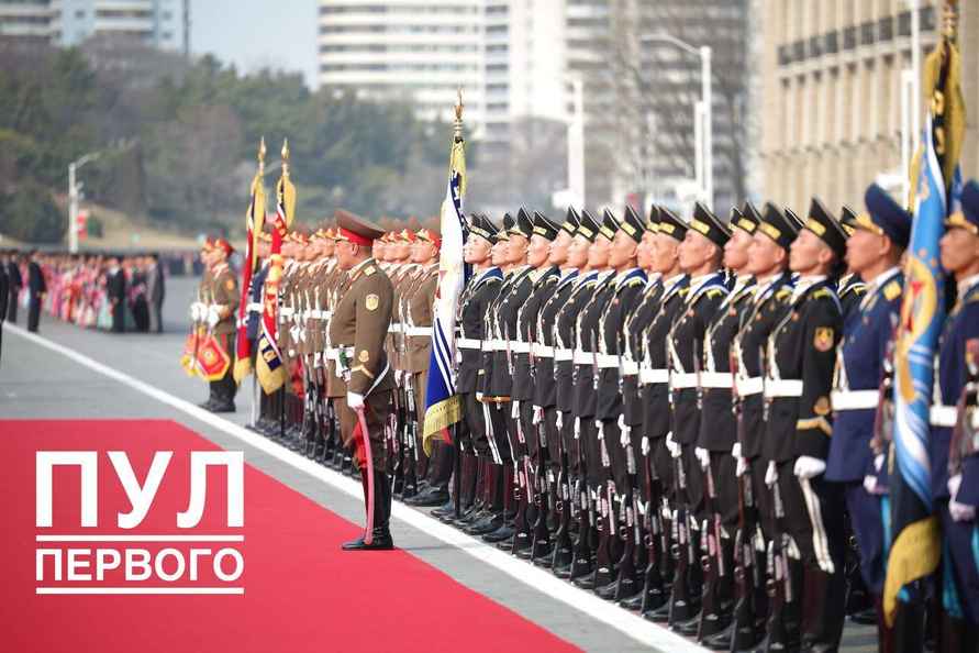 В КНДР для встречи Лукашенко устроили масштабный парад с салютом и конницей