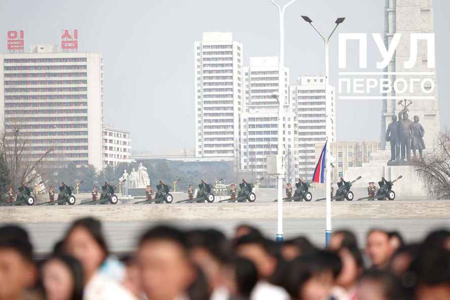 В КНДР для встречи Лукашенко устроили масштабный парад с салютом и конницей