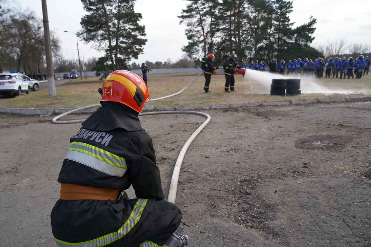 В Пинске МВД тренировалось «пресекать массовые беспорядки» с помощью спецсредств