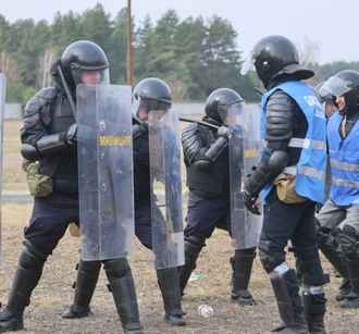 В Пинске МВД тренировалось «пресекать массовые беспорядки» с помощью спецсредств
