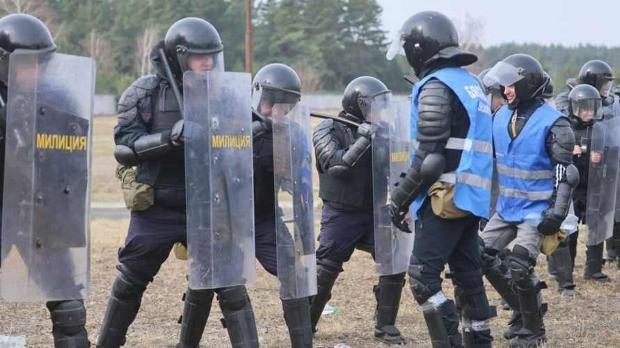 В Пинске МВД тренировалось «пресекать массовые беспорядки» с помощью спецсредств