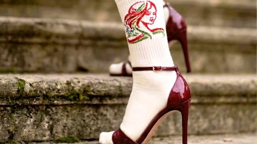 Брестская фабрика выпустила носки с "квинтэссенций женских качеств"