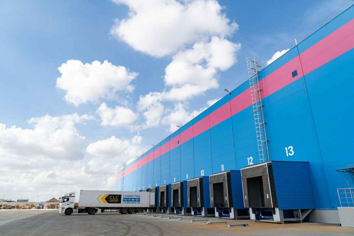 Ozon запустил в Беларуси новый сервис "Ozon Селект" с модными брендами