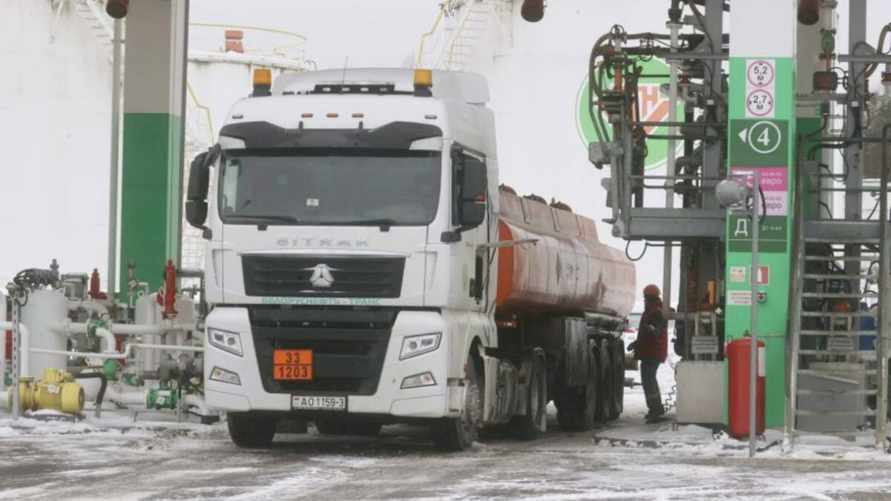 «Белоруснефть» позвала водителей на зарплату на 37% выше средней. Какие требования