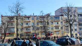 В Бресте мужчина устроил переполох, свесившись с края крыши 4-этажного дома: «Отвлекающий маневр»