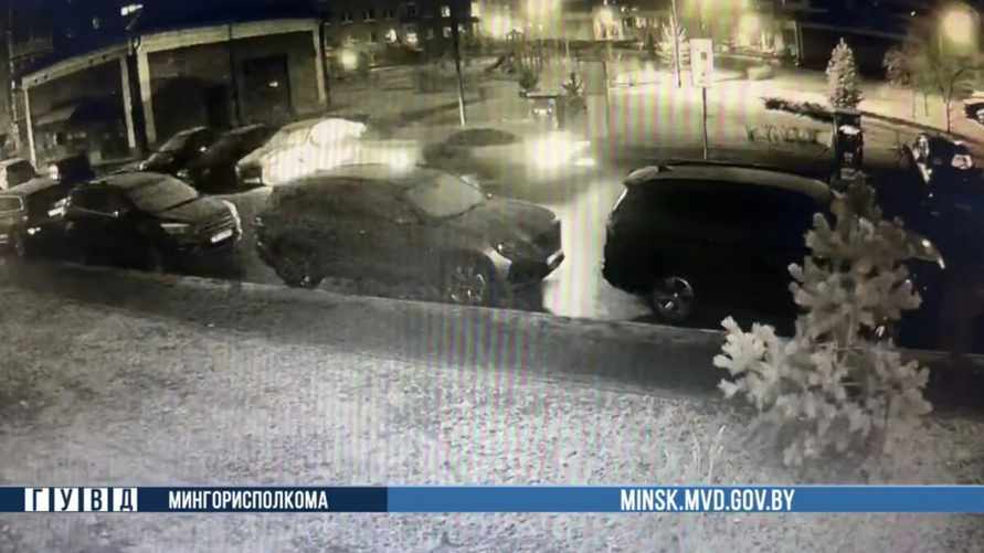 В Минске женщина угнала электромобиль вместе с водителем