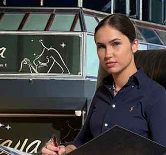 В Вене 22-летняя полицейская стала управляющей борделем — «Гибкий график»