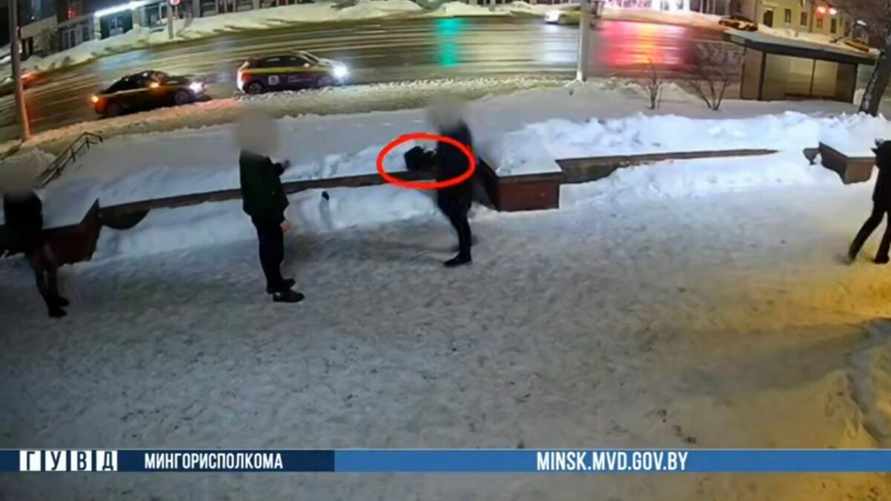 В Минске на мужчину завели уголовное дело из-за подаренного букета