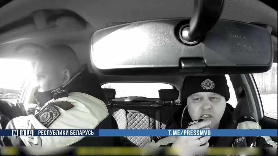 Под Столбцами инспекторы ГАИ стреляли в машину, а остановил ее столкновением попутный BMW