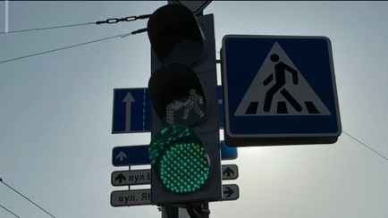 В Минске появились светофоры с четырьмя цветами: красный, жёлтый, бело-лунный и зелёный