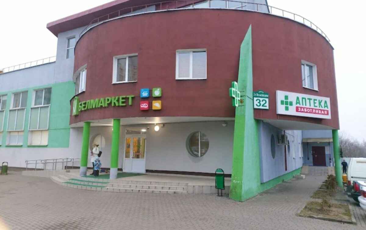 В Минске закрыли продуктовый магазин из-за "несущей угрозу жизни" полугодичной просрочки