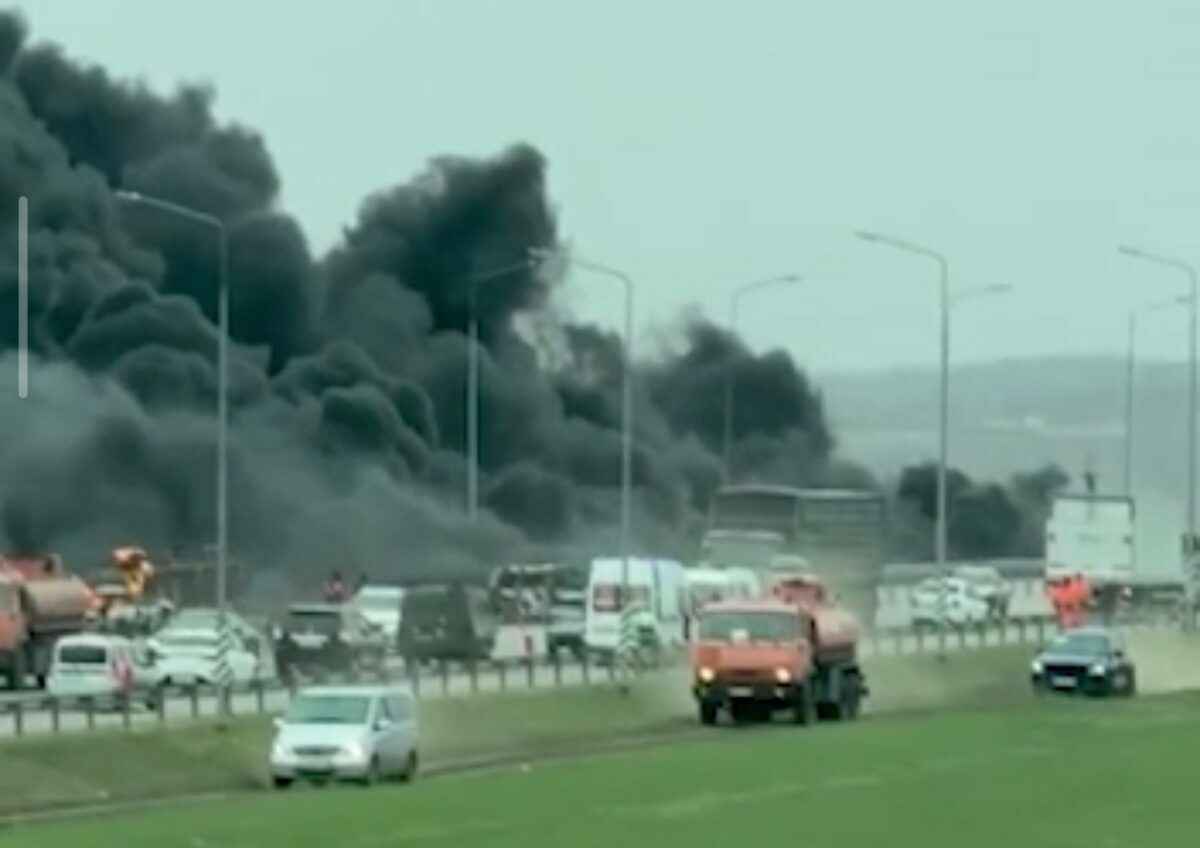 В России на трассе взорвался бензовоз. Есть погибшие