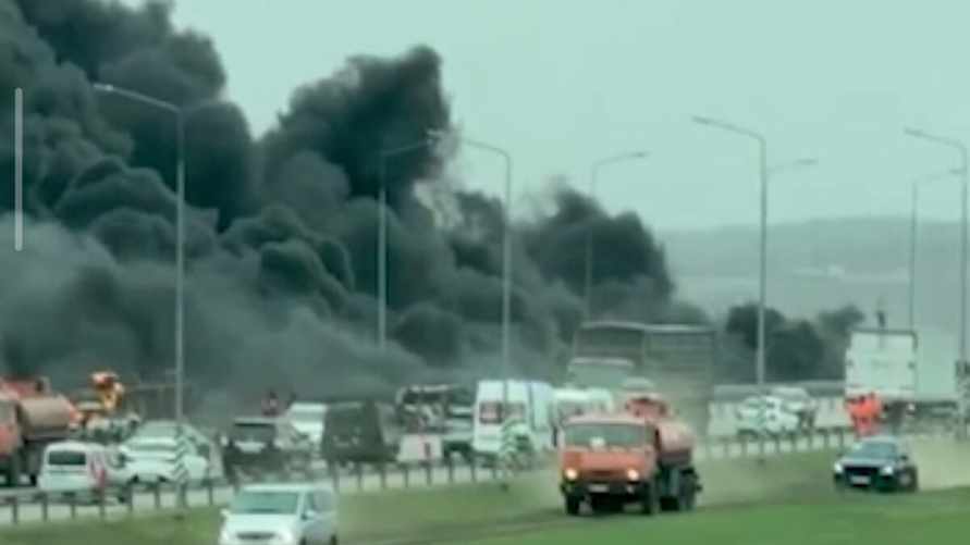 В России на трассе взорвался бензовоз. Есть погибшие