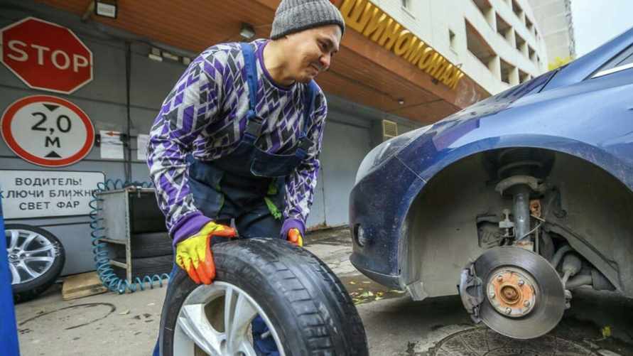 «Вас обули»: минчане поспорили из-за цен на замену шин к лету