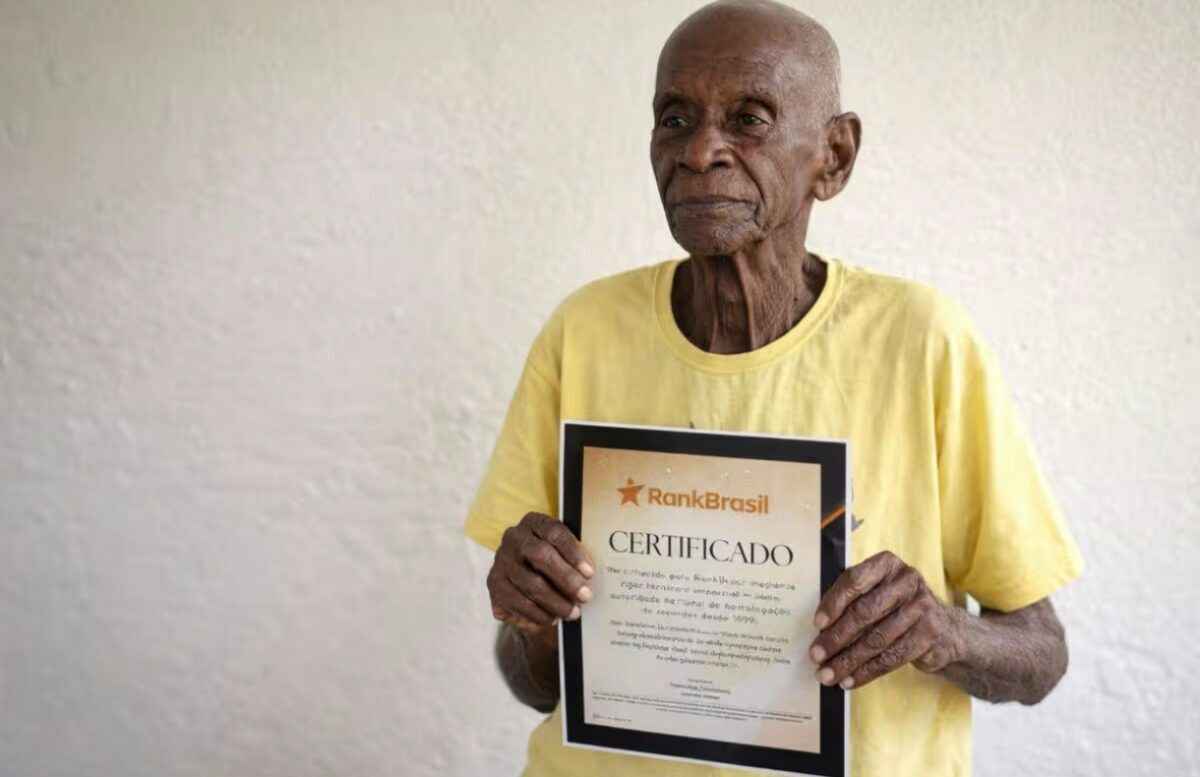 Самый старый человек на Земле курит и пьет по три чашки кофе в день в свои 118 лет