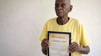 Самый старый человек на Земле курит и пьет по три чашки кофе в день в свои 118 лет