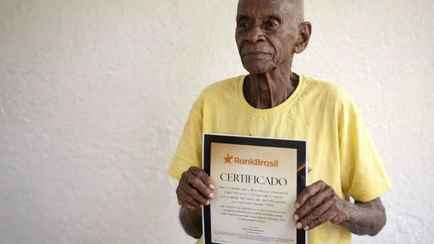 Самый старый человек на Земле курит и пьет по три чашки кофе в день в свои 118 лет