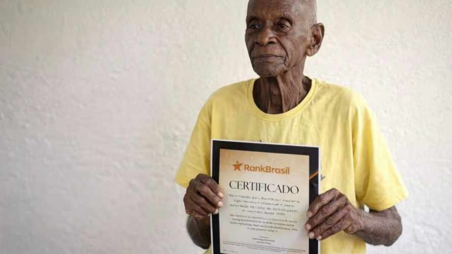 Самый старый человек на Земле курит и пьет по три чашки кофе в день в свои 118 лет